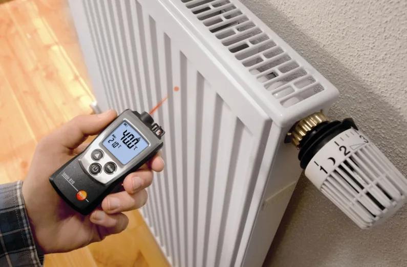 Termometro infrarossi tascabile testo 810 misura ambiente e superficie