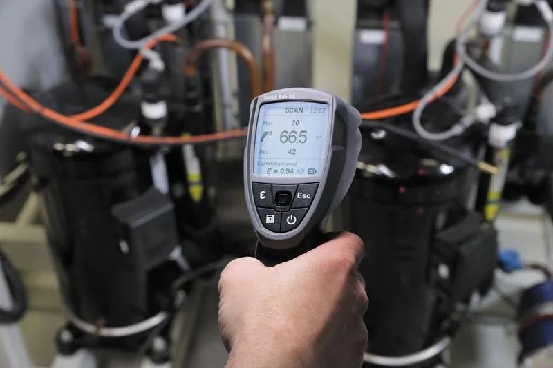 Termometro infrarossi testo 835-T2 alta temperatura 1500 gradi ottica 50:1